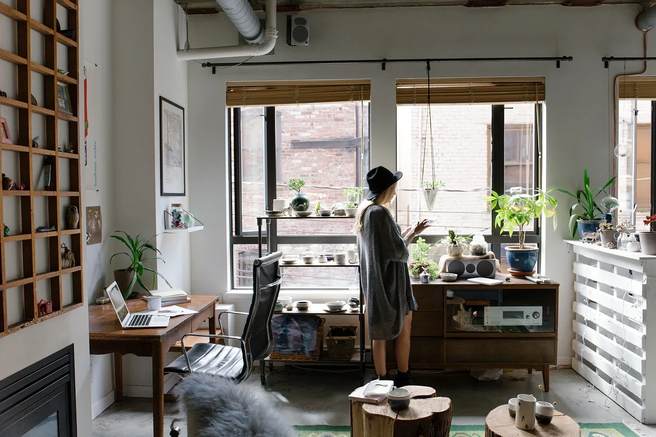 hem, inomhus, dekor, design, kreativ, företag, kontor, flicka, kvinna, mode, modell, hatt, dator, bärbar dator, macbook, grå företag, grå dator, grå office, grå hem, grå laptop, grå mode, grå modell, gray design, grå företaget, grå kreativa, hem, hem, kontor, kontor, kontor, kontor, kontor