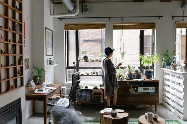 hem, inomhus, dekor, design, kreativ, företag, kontor, flicka, kvinna, mode, modell, hatt, dator, bärbar dator, macbook, grå företag, grå dator, grå office, grå hem, grå laptop, grå mode, grå modell, gray design, grå företaget, grå kreativa, hem, hem, kontor, kontor, kontor, kontor, kontor. Kreativ brief i svensk reklam: så formulerar du uppdrag och budskap